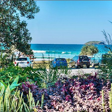Arthouse Beachfront Accommodation Emerald Beach Exterior photo