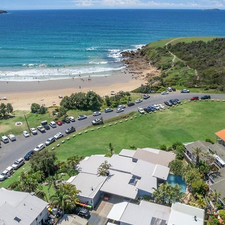 Arthouse Beachfront Accommodation Emerald Beach Exterior photo