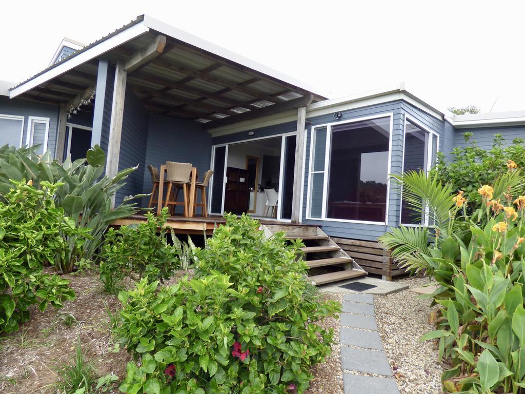 Arthouse Beachfront Accommodation Emerald Beach Exterior photo
