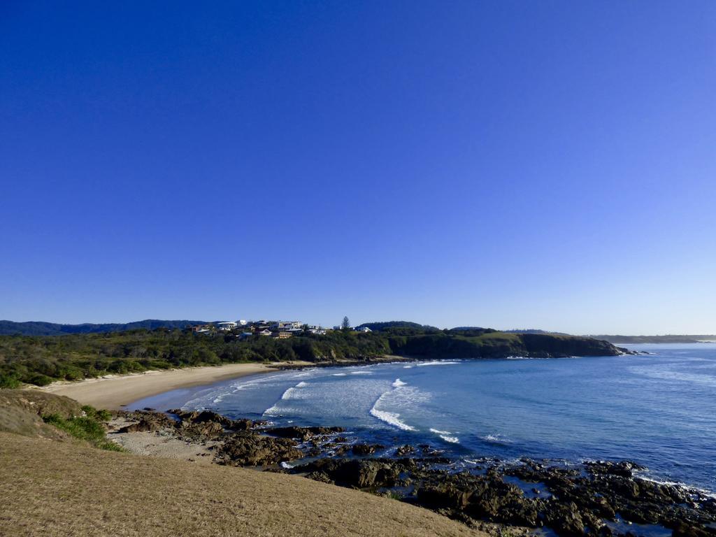 Arthouse Beachfront Accommodation Emerald Beach Exterior photo