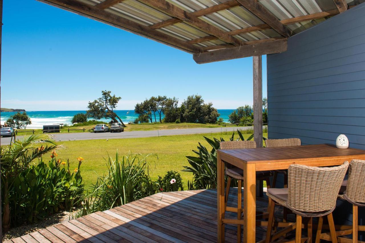 Arthouse Beachfront Accommodation Emerald Beach Exterior photo