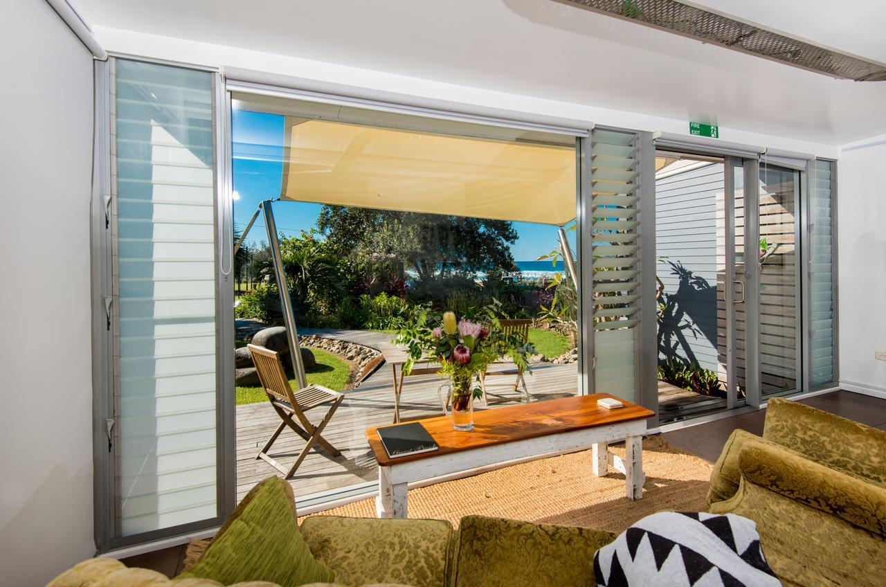 Arthouse Beachfront Accommodation Emerald Beach Exterior photo
