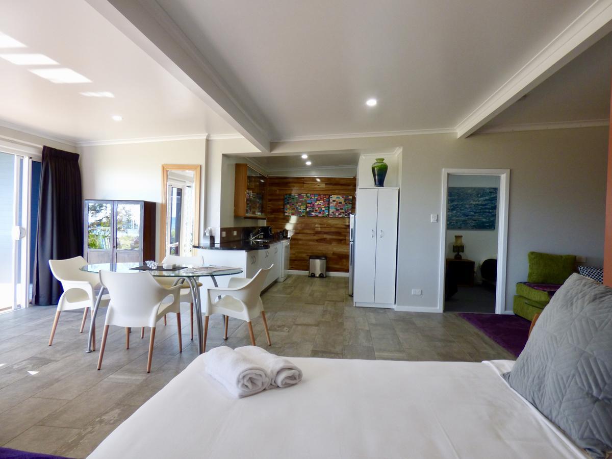Arthouse Beachfront Accommodation Emerald Beach Exterior photo